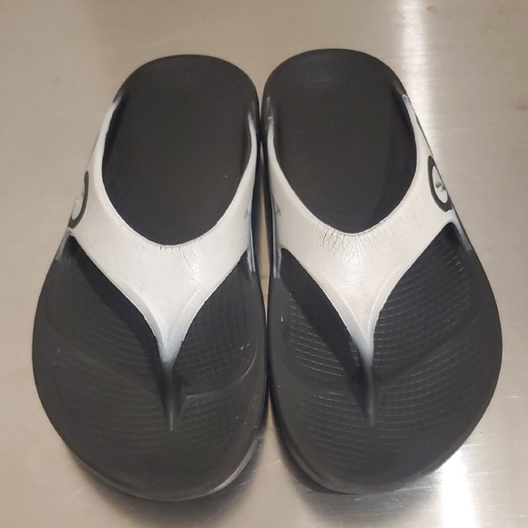 OOFOS Black and Metallic Sandals - Picture 2 of 5